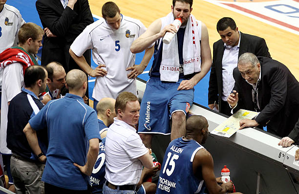 轻球员和潜 轻球员和潜